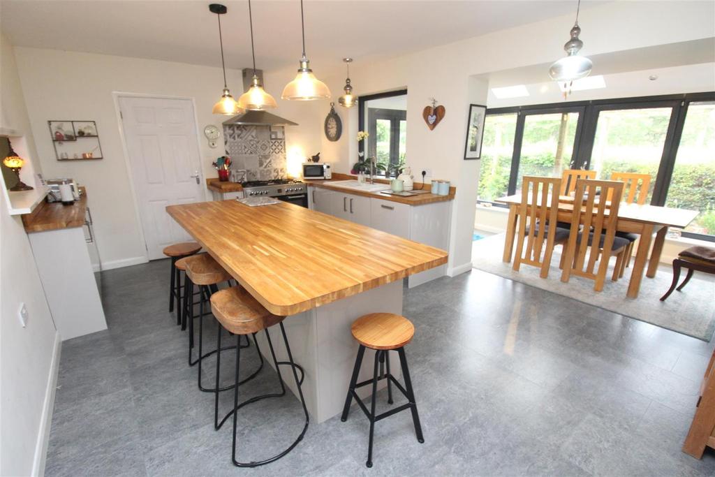 Trehowell Lane, Chirk Bank 6 bed detached bungalow for sale £550,000