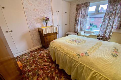 16 Castle Mount, Thornhill, Dewsbury, WF12 0DN