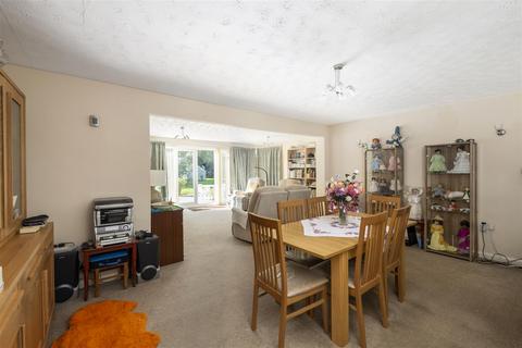 3 bedroom detached bungalow for sale, Weatherhill Close, Horley