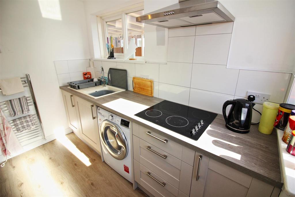 Kitchen2.JPG