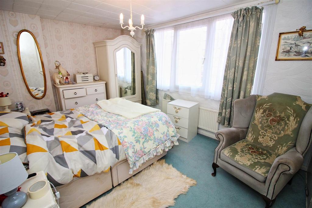 Bed1.JPG