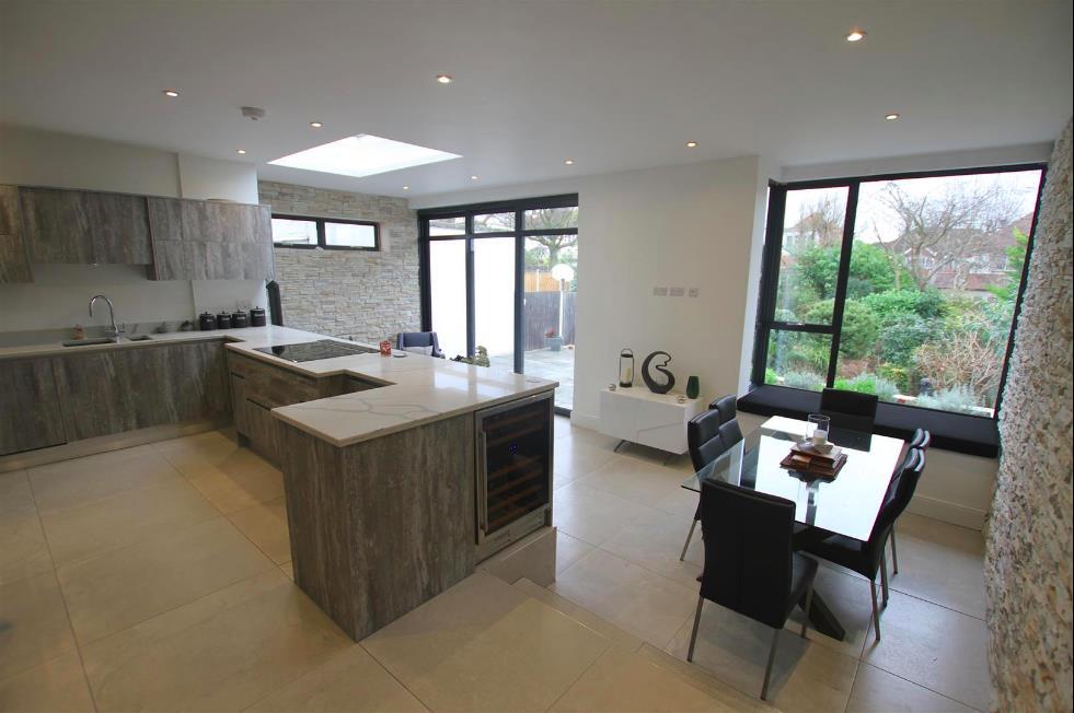 Quorn Gardens, LeighOnSea 2 bed semidetached house £1,750 pcm (£