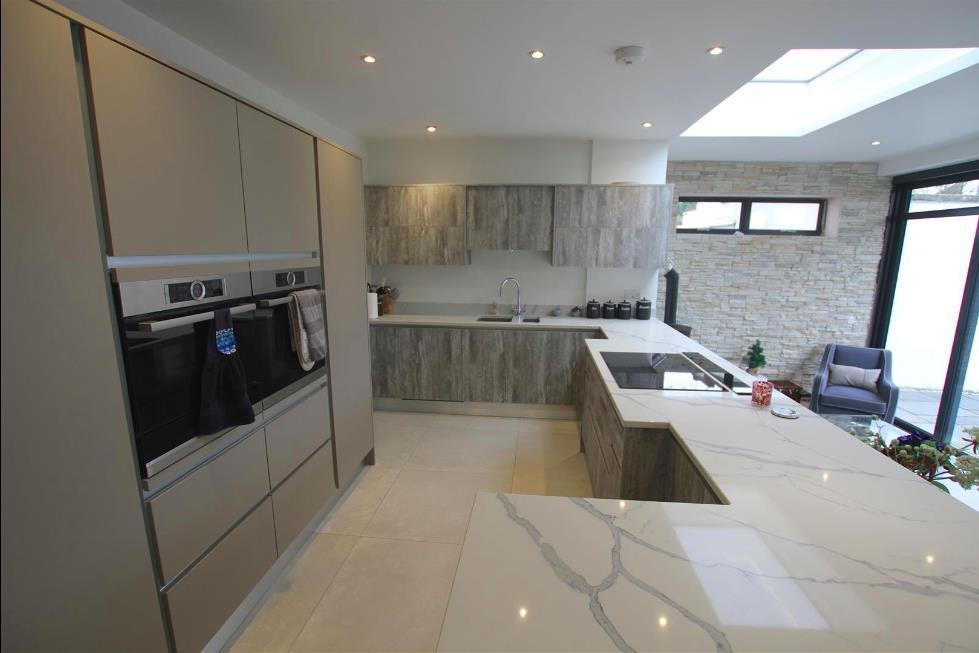 Quorn Gardens, LeighOnSea 2 bed semidetached house £1,750 pcm (£