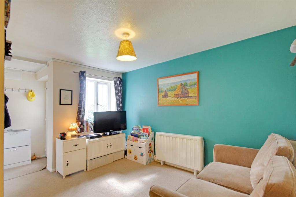 Colwell Gardens, Haywards Heath... 1 bed apartment £950 pcm (£219 pw)