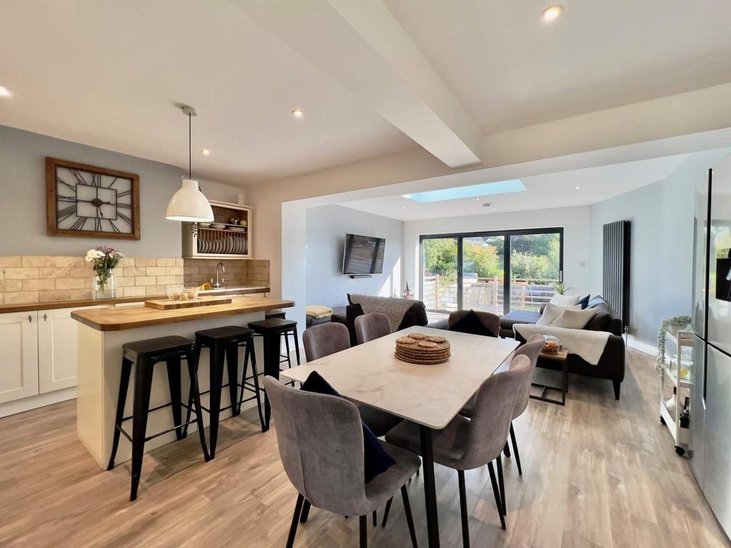 Kings Ash Road, Paignton 5 bed end of terrace house £355,000
