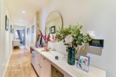 Flat 9, Shakespeare House Lyme Grove, London, E9 6PX