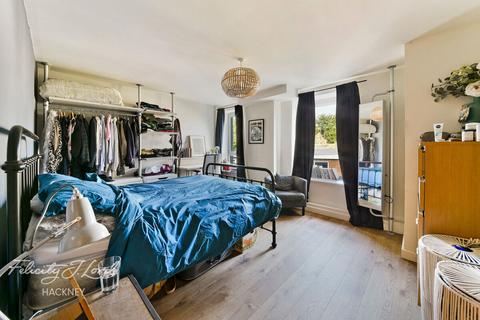 Flat 9, Shakespeare House Lyme Grove, London, E9 6PX