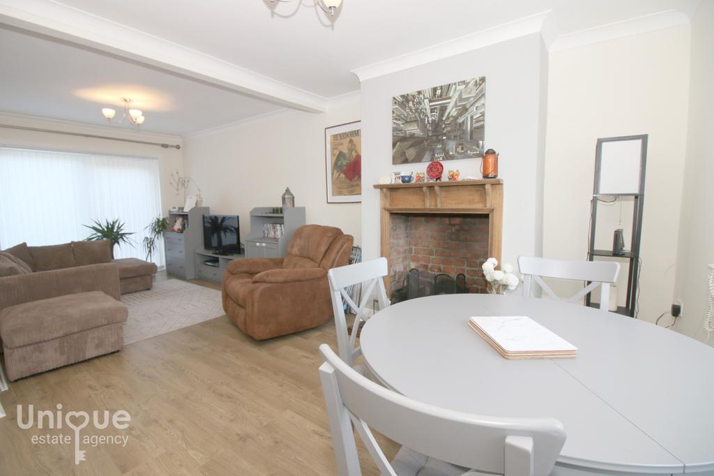Neville Drive, ThorntonCleveleys, FY5 2 bed semidetached house £149,950