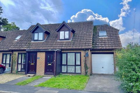 1b Addison Square, Ringwood, BH24 1NY