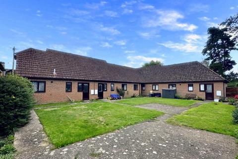 1b Addison Square, Ringwood, BH24 1NY