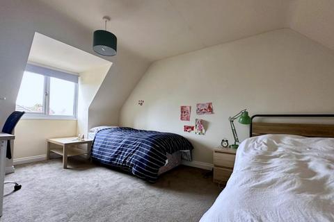 1b Addison Square, Ringwood, BH24 1NY