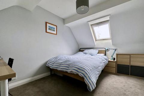 1b Addison Square, Ringwood, BH24 1NY