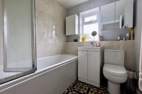 1b Addison Square, Ringwood, BH24 1NY