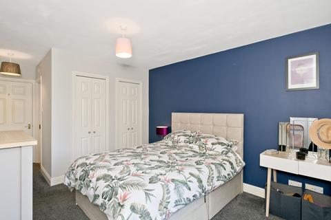 7/9 Powderhall Brae, Edinburgh, EH7 4GE