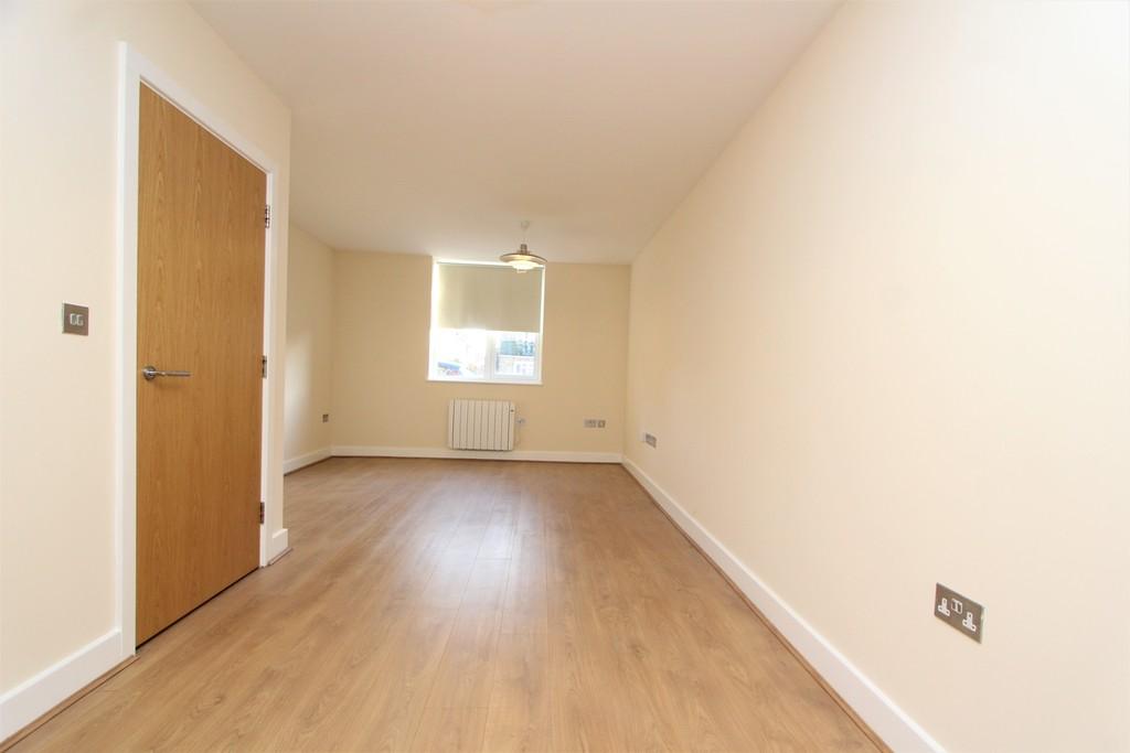 Fortis Green, East Finchley 2 bed apartment £2,100 pcm (£485 pw)