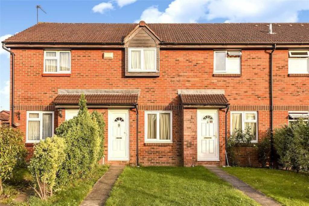 Rabournmead Drive, Northolt 2 bed terraced house £1,500 pcm (£346 pw)