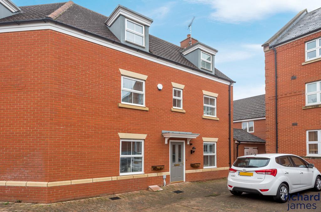 Phoenix Gardens, Oakhurst, Swindon, SN25 4 bed semidetached house £