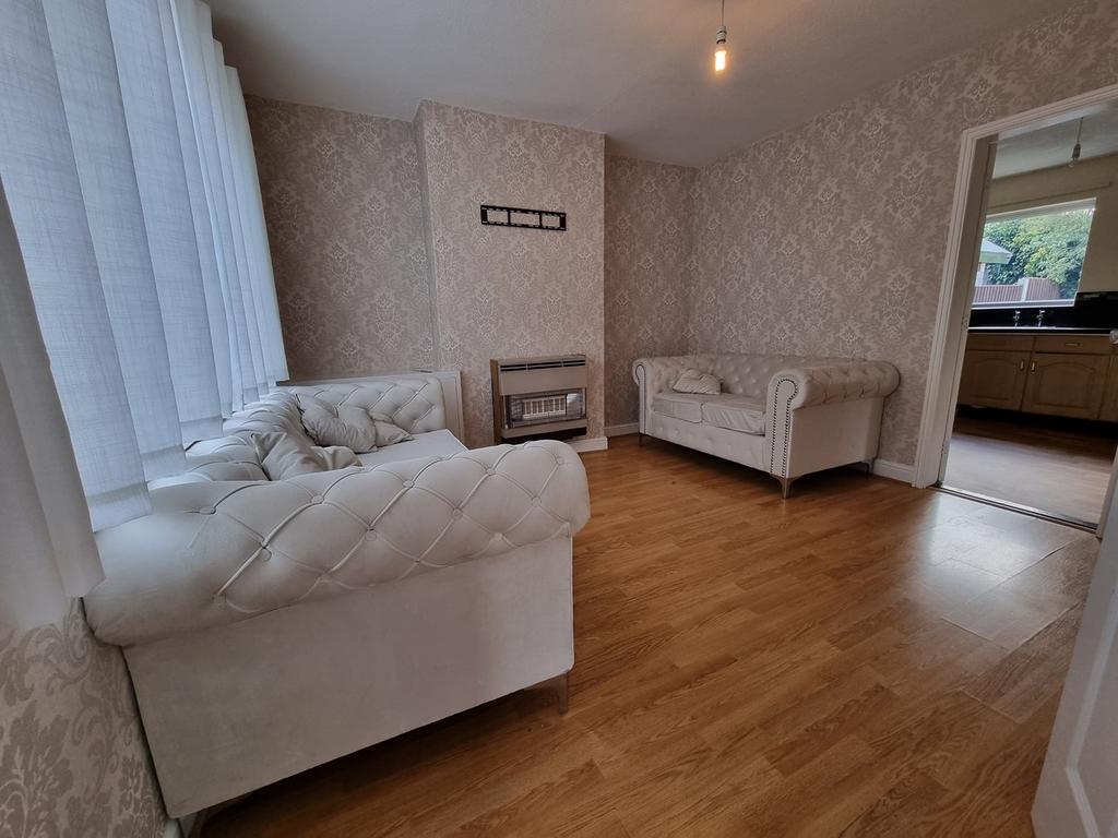 Tennyson Street, Brierley Hill, DY5 3 bed semidetached house £800