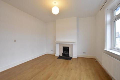 105 Chestnut Grove, New Malden, KT3 3JT