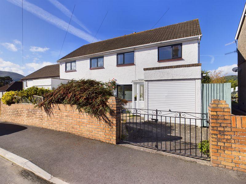 Springfield Road, Abergavenny 3 bed semidetached house £275,000