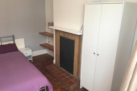 4 bedroom house share to rent - Hook Road