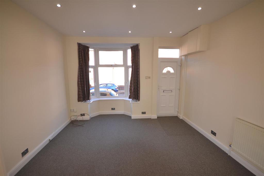 Highland Road, Earlsdon, Coventry 2 bed terraced house £875 pcm (£202 pw)