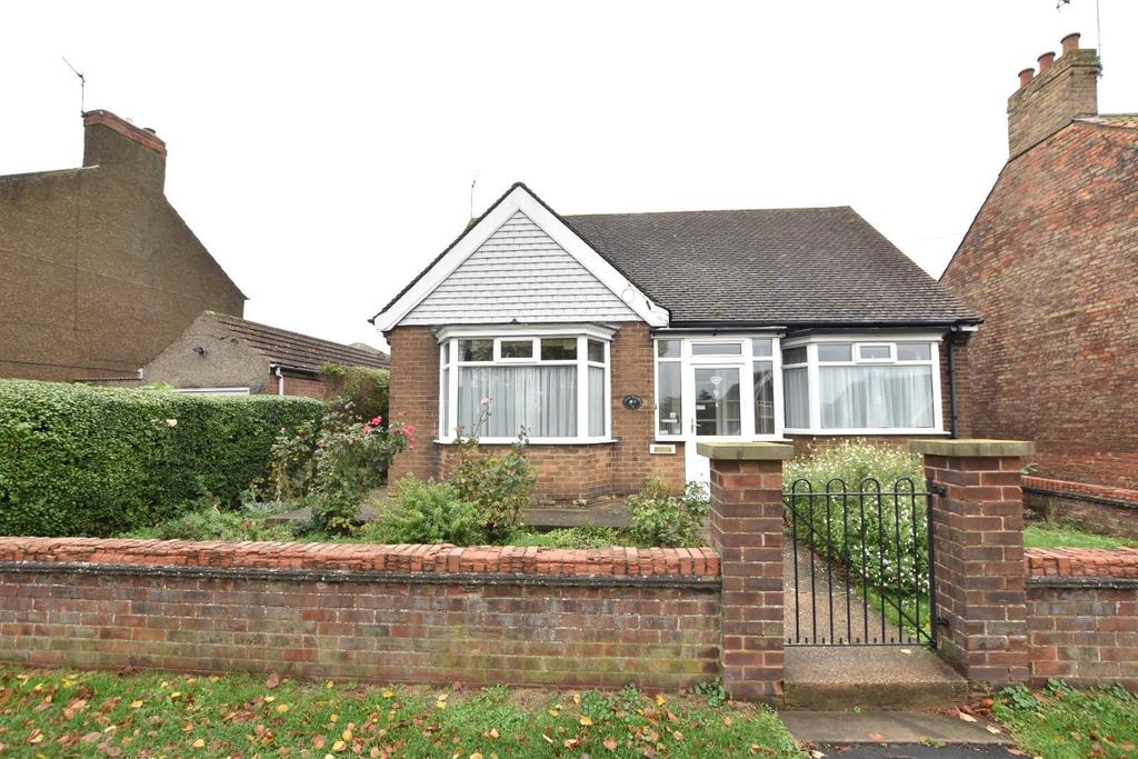 Earlsgate, Winterton, Scunthorpe 4 bed detached bungalow £160,000
