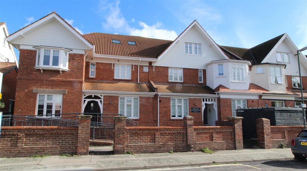 14 16 Midvale Road, Paignton 1 bed apartment £750 pcm (£173 pw)