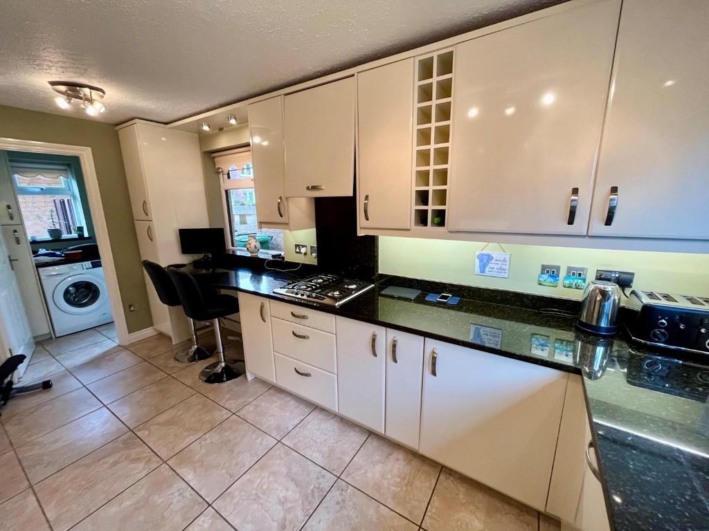 Kitchen3.jpg