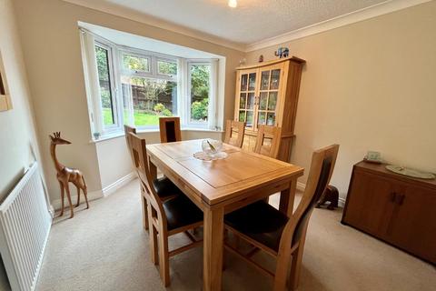 40 Lantern Close, Berkeley, GL13 9DE
