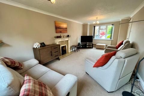 40 Lantern Close, Berkeley, GL13 9DE