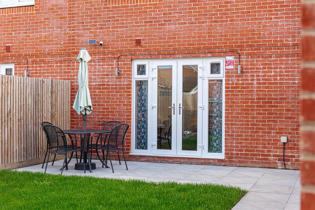 Wilson Grove, Horley 3 bed house £500,000