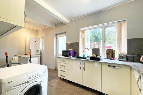 72 Wharncliffe Road, Wakefield, WF2 7QA