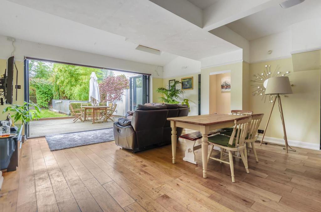 Tudor Avenue, Worcester Park 5 bed semidetached house £925,000