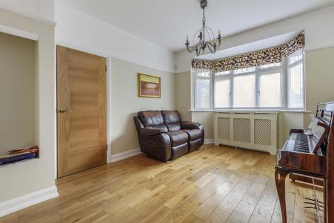 109 Tudor Avenue, Worcester Park, KT4 8TU