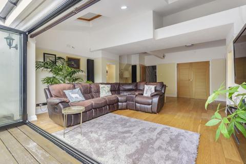 109 Tudor Avenue, Worcester Park, KT4 8TU