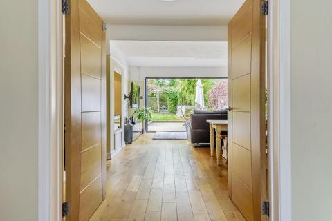 109 Tudor Avenue, Worcester Park, KT4 8TU