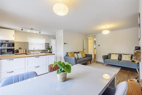 32 Bridle Drive, Clapham, Bedford, MK41 6BB