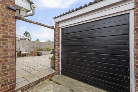 32 Bridle Drive, Clapham, Bedford, MK41 6BB