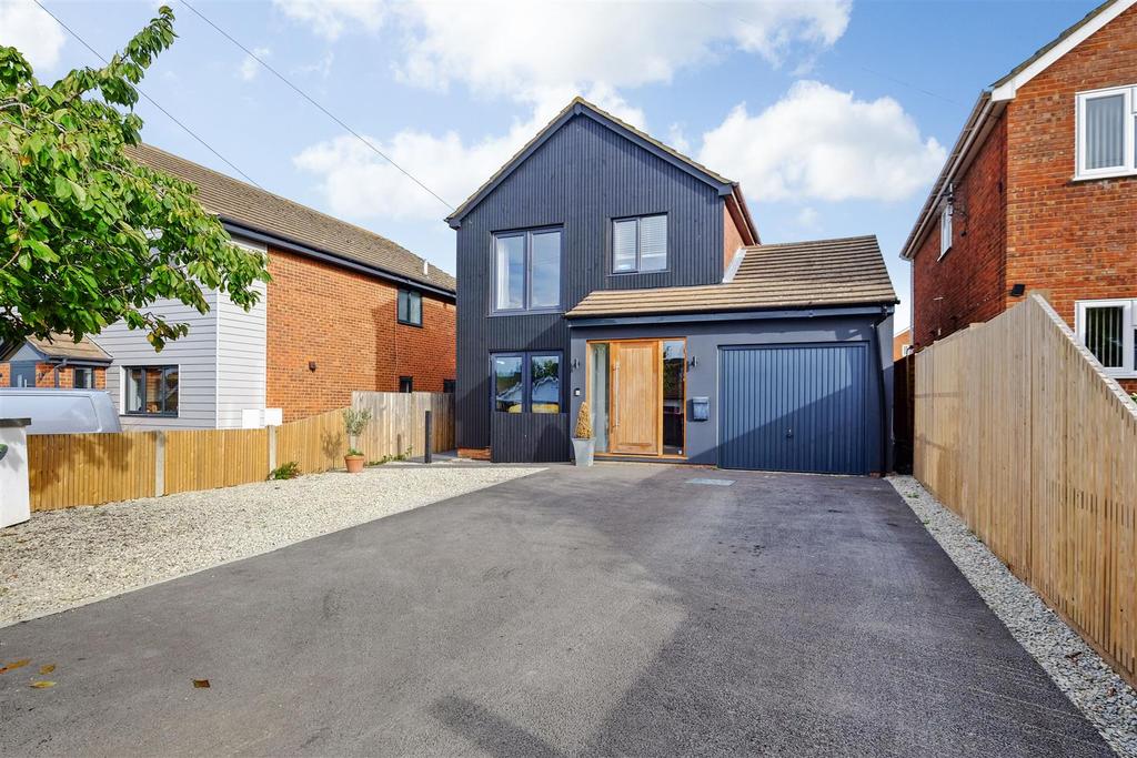 Hazlemere Road, Seasalter, Whitstable 4 bed detached house for sale £