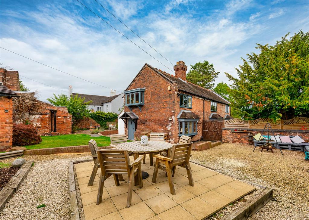 4 Elms Lane, Shareshill, Wolverhampton 3 bed cottage £449,950