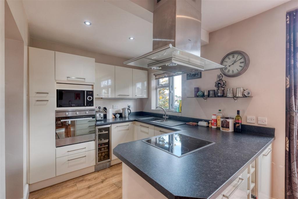 Highfields, Bromsgrove, B61 7DA 3 bed semidetached house for sale £