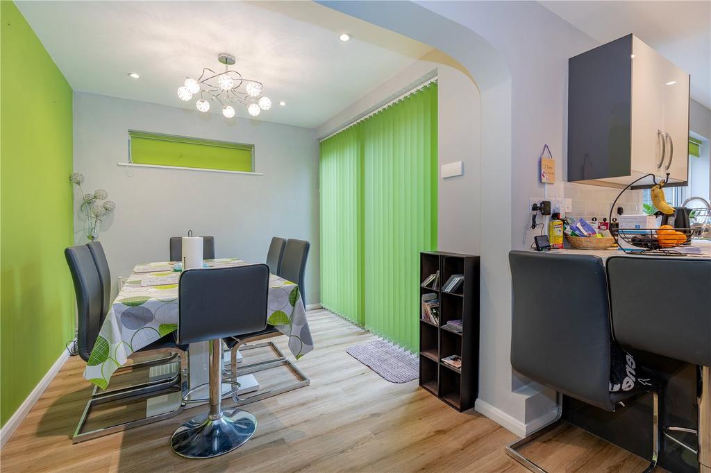 Chapman Avenue, Maidstone, ME15 5 bed semidetached house £400,000