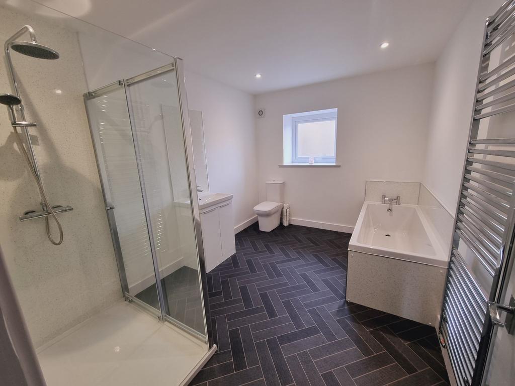 14 B Family Bathroom