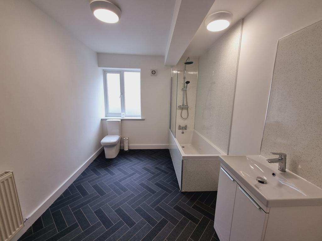 14 C Family Bathroom