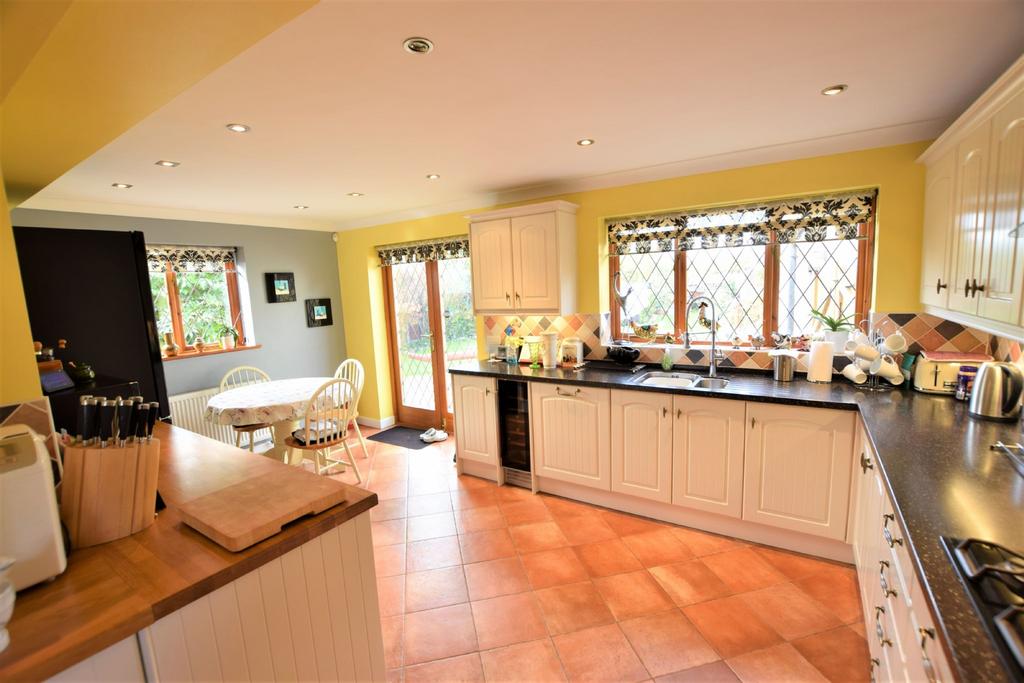 Kitchen breakfast room