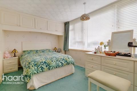 2 bedroom maisonette for sale - Victor Close, Hornchurch