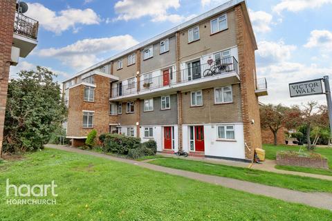 73 Victor Walk, Hornchurch, RM12 4XQ