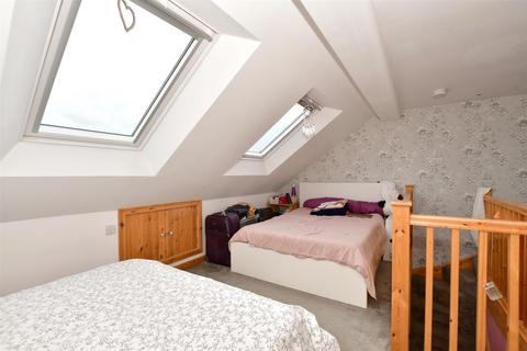 32 Cedar Crescent, Tonbridge, TN10 3QR