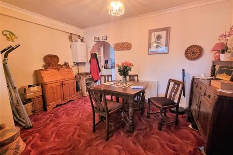 16 East Road, Feltham, TW14 8DQ